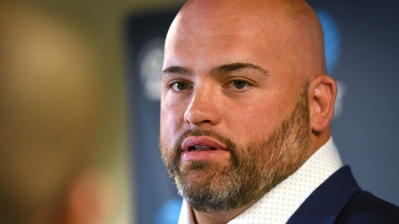 Rams' Andrew Whitworth donated game check to Thousand Oaks