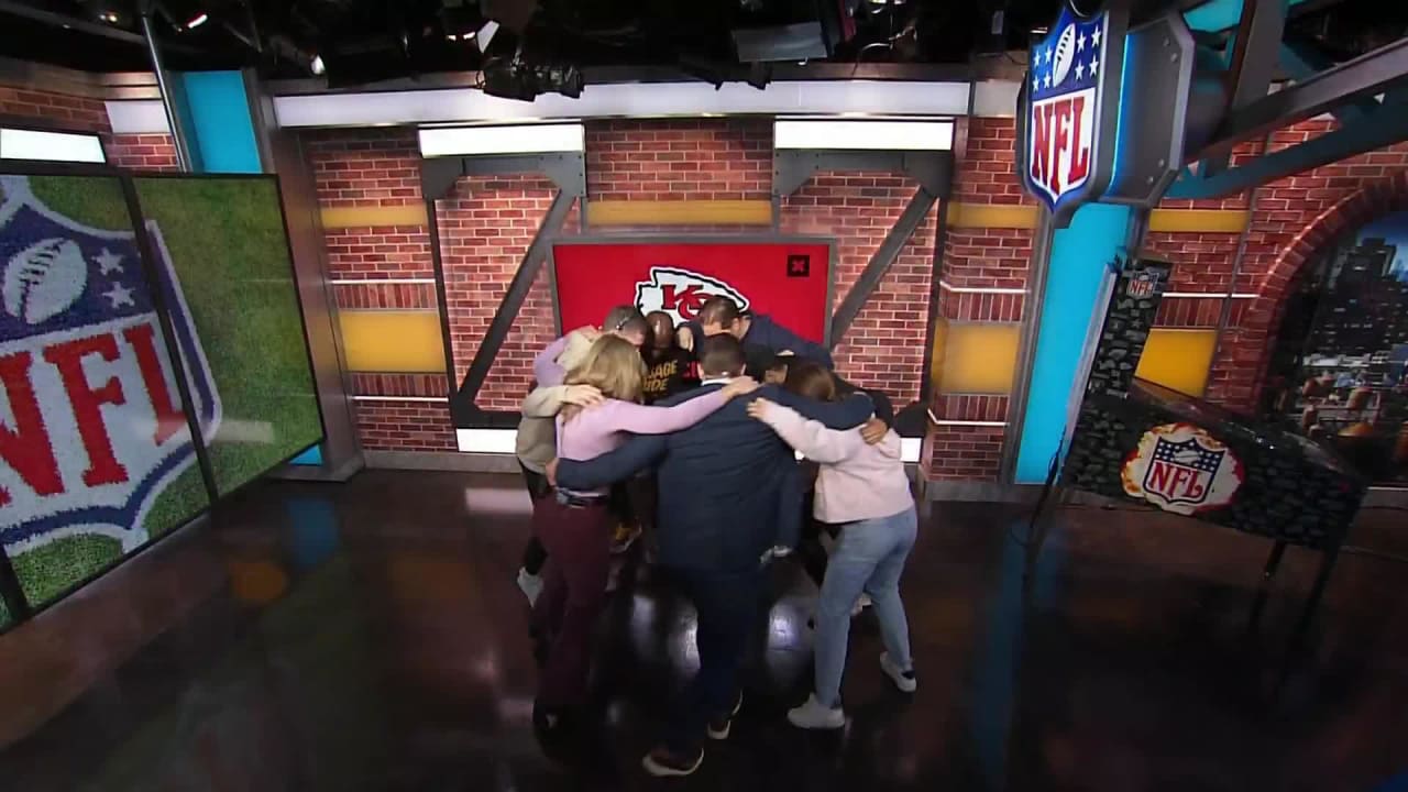 GMFB' reacts to Las Vegas Raiders-Kansas City Chiefs Week 16 matchup on  Christmas Day