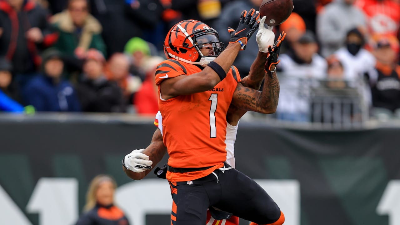 Pro Football Hall of Fame - New to Arrive: The game-worn gloves of WR  Ja'Marr Chase from Week 17 when he rewrote the NFL record for most  receiving yards by a rookie