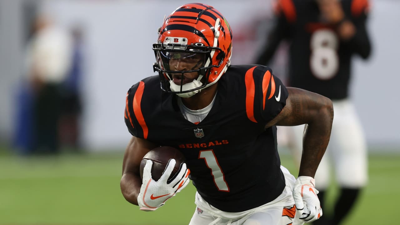 Cincinnati Bengals wide receiver Ja'Marr Chase turns screen into