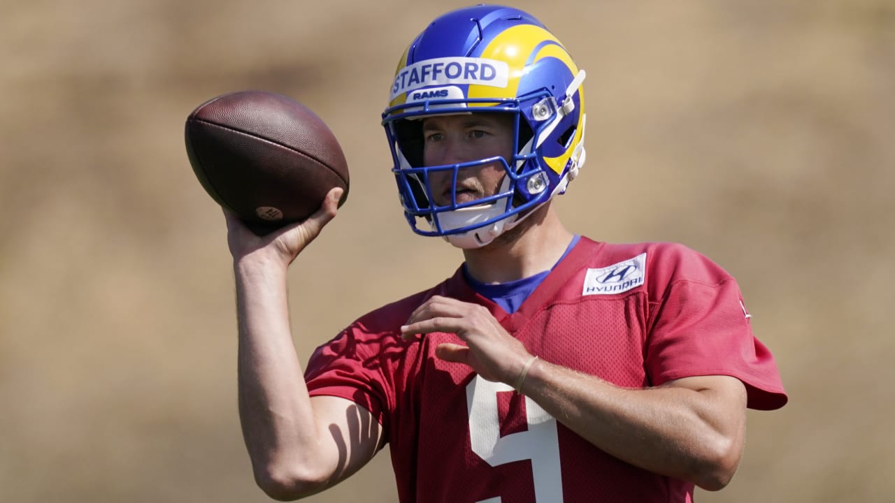 Matthew Stafford is having a hard time connecting to young Rams