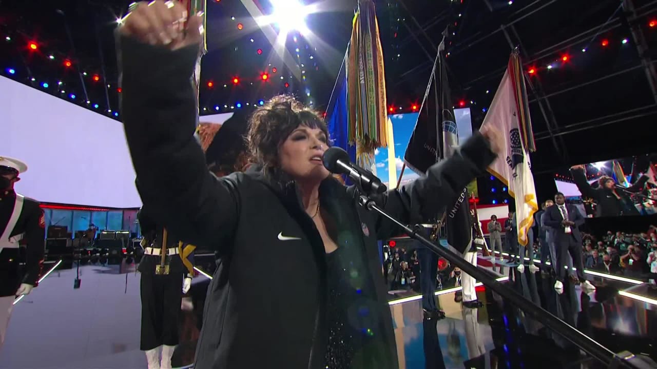 Lead singer of Heart Ann Wilson performs national anthem ahead of 2021