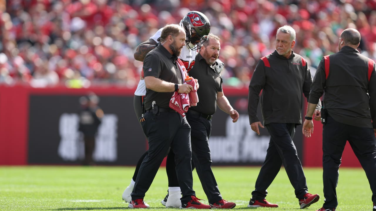Buccaneers' Tristan Wirfs Briefly Returns to Game After Suffering