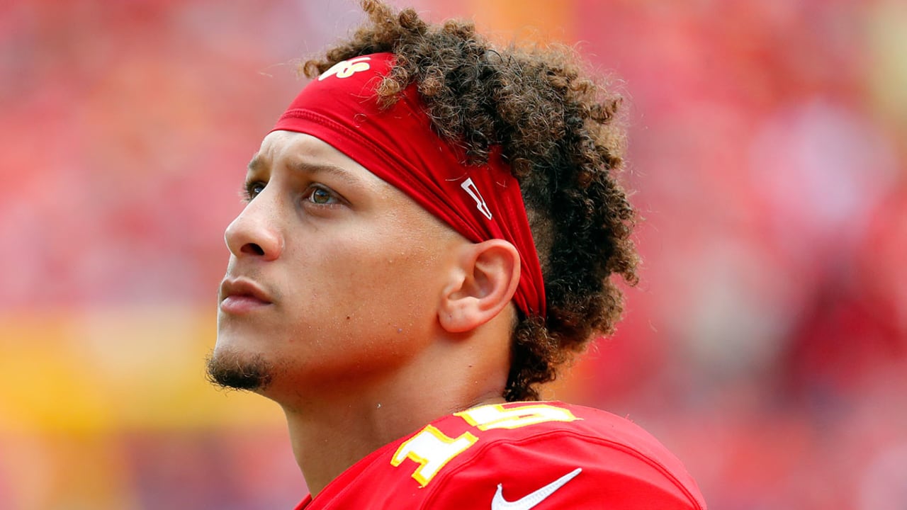 Patrick-Mahomes-191021-sl.jpg