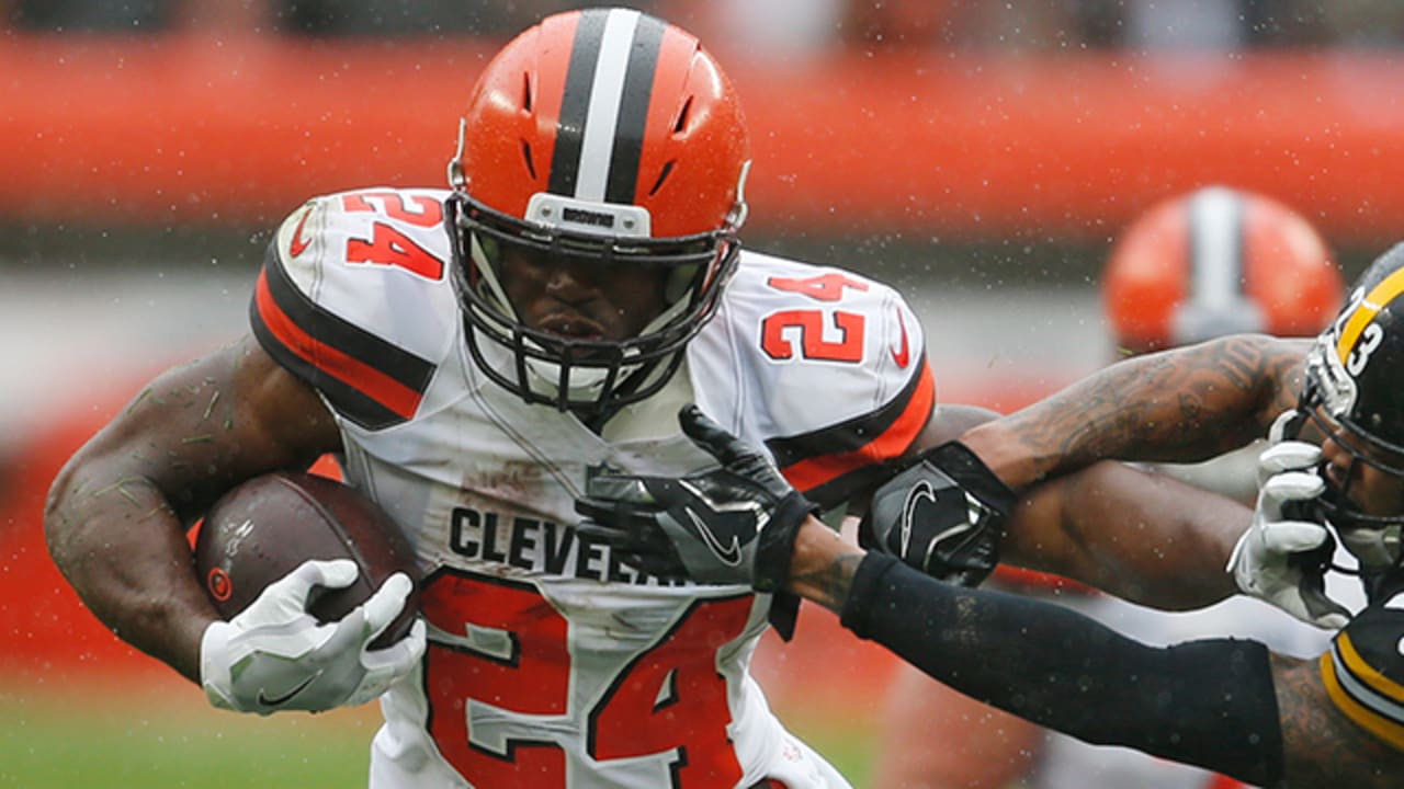 Nick Chubb fights out of the pack for a big first down