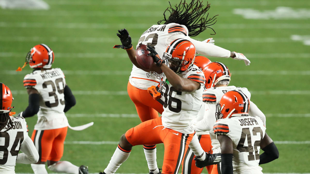 Cleveland Browns cornerback M.J. Stewart plays against the Houston