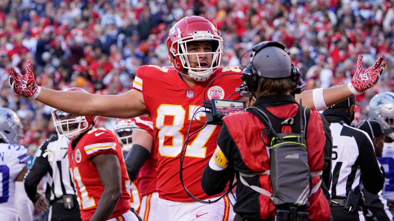 NFL Raider Derek Carr Salute to Service + KC Chiefs Patrick Mahomes READ  DESC