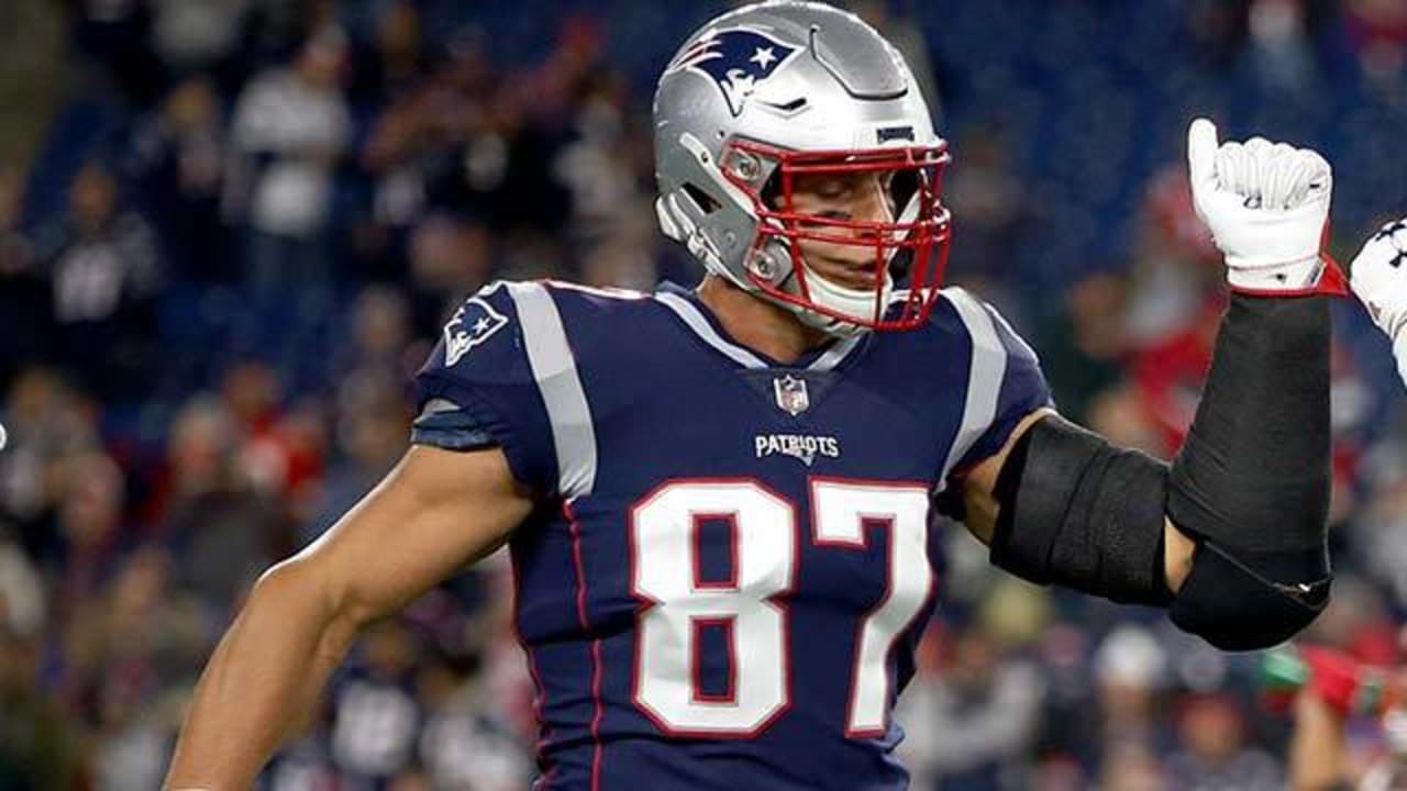 Gronk's first catch of the game goes for 16 yards