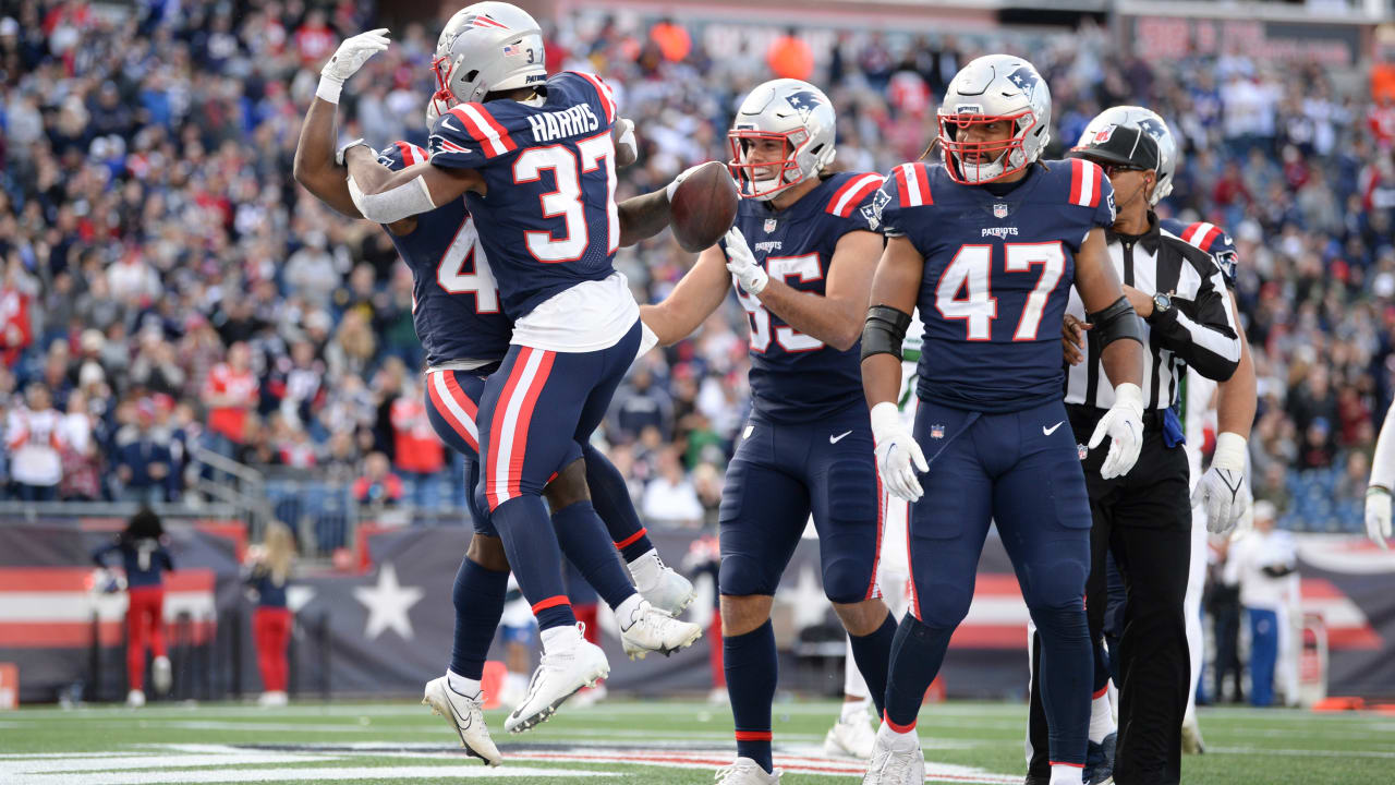 New England Patriots running back J.J. Taylor powers in for first career TD