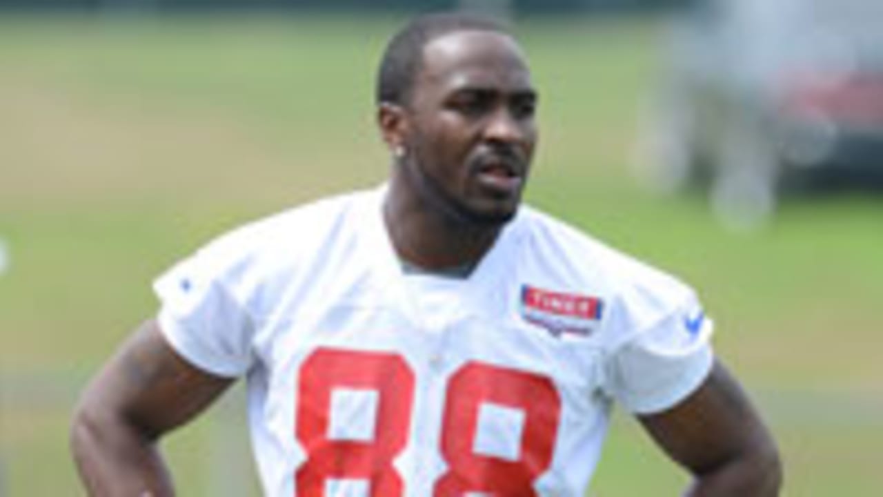 hakeem-nicks_120821.jpg
