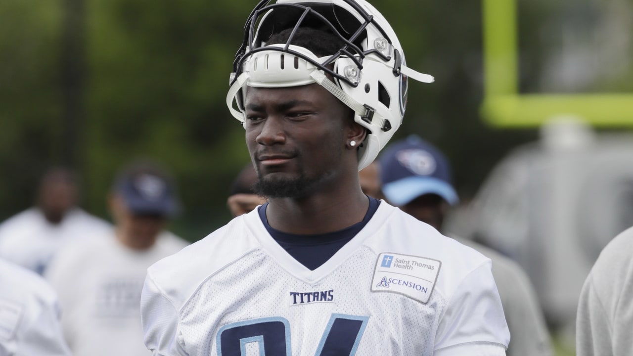 Deal done, rookie Davis joins Titans at camp 