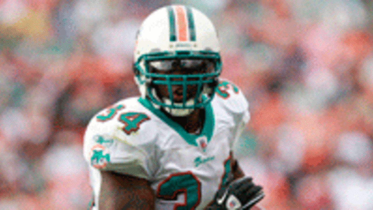 Ricky Williams says he retired because of Dolphins' quarterbacks