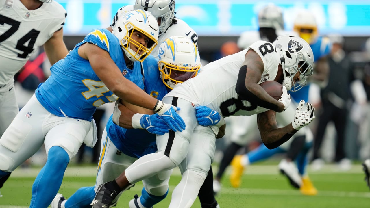 Chargers defeat Raiders 24-17