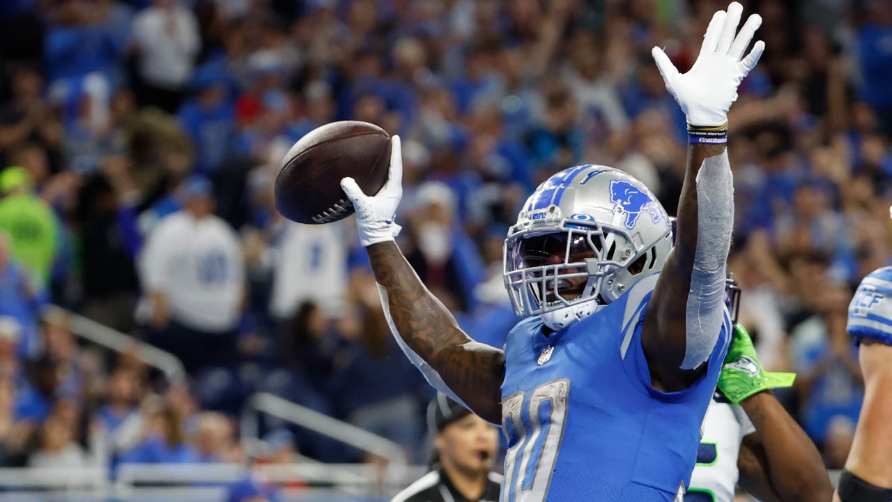 DETROIT, MI - SEPTEMBER 26: Detroit Lions running back Jamaal Williams (30)  celebrates after a fourth quarter touchdown during NFL game between Baltimore  Ravens and Detroit Lions on September 26, 2021 at