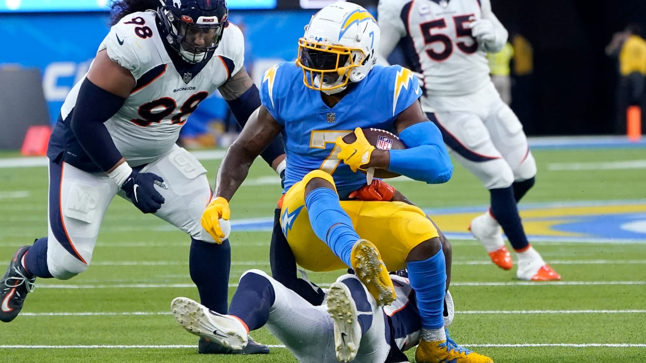 Football has magnetic attraction to Los Angeles Chargers Gerald Everett on  TE's one-handed catch