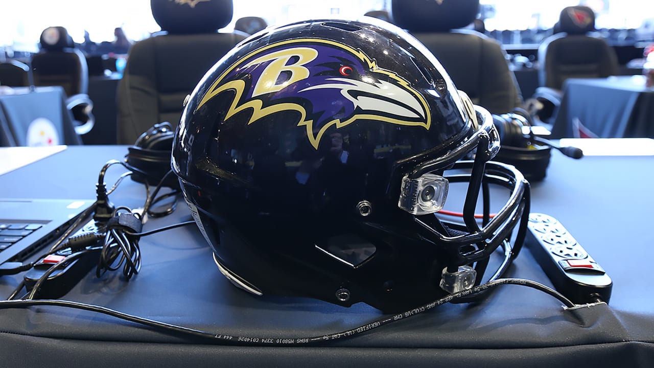ravens-helmet-160329-sl