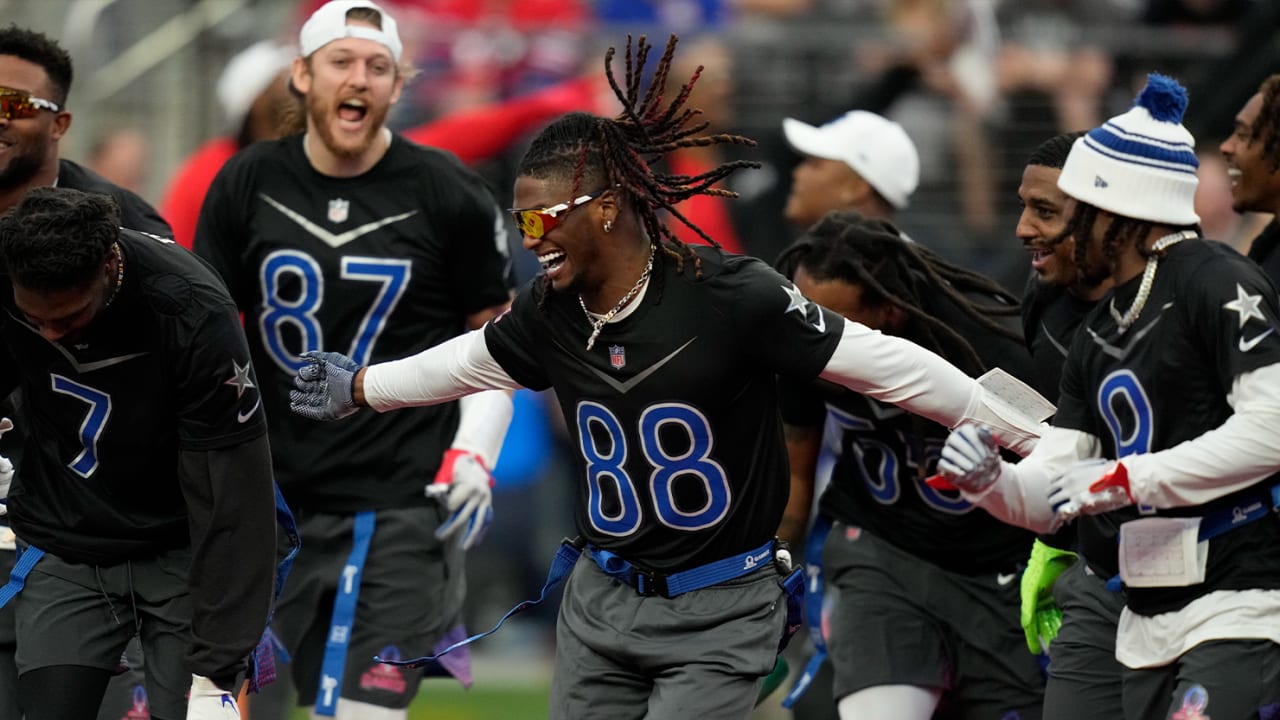 NFC wide receiver CeeDee Lamb (88) of the Dallas Cowboys runs the