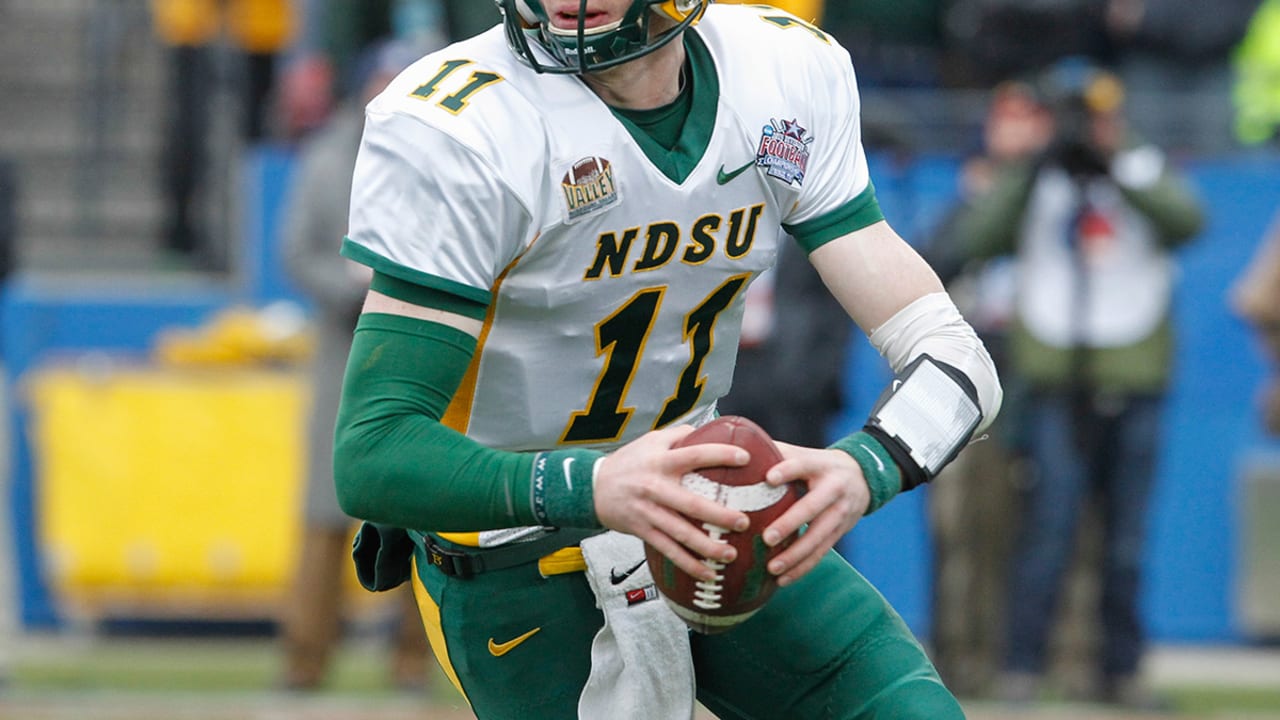 carson-wentz-160126-sl