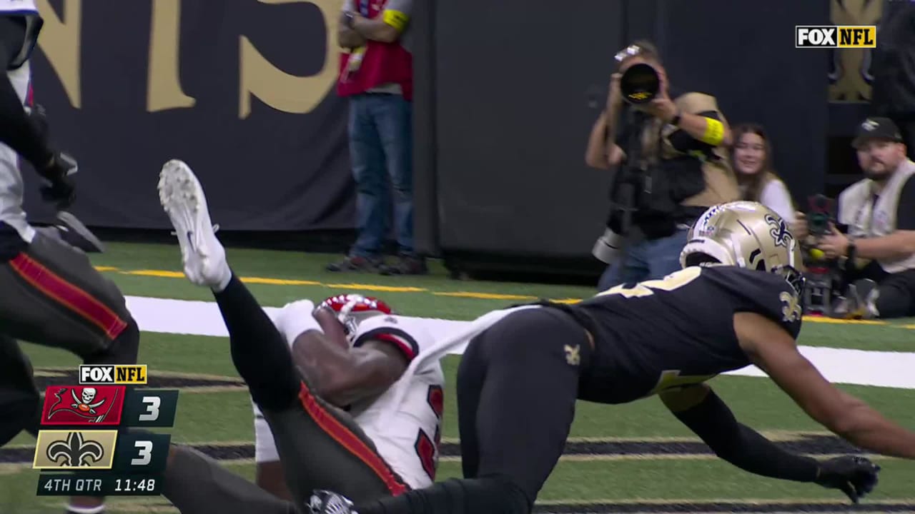 NFL: Bucs CB Jamel Dean goes airborne for huge INT vs. Saints