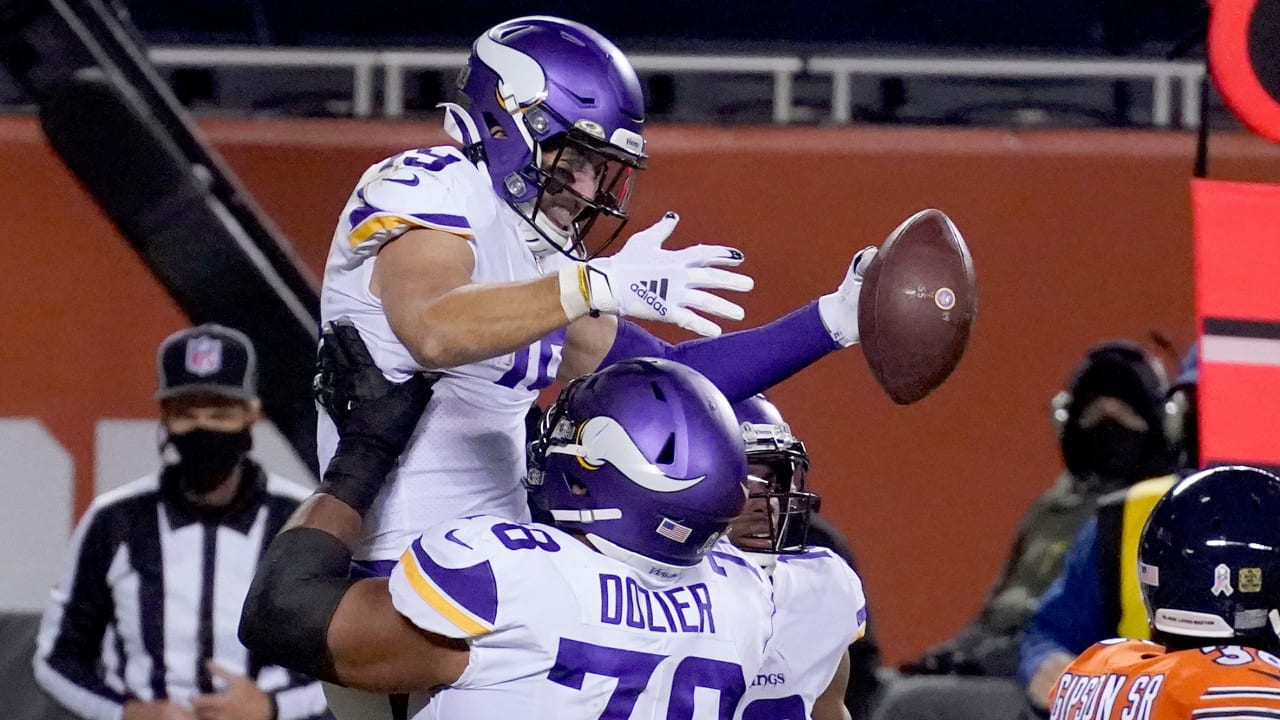 With Kirk Cousins out, Vikings' playoff hopes disintegrate