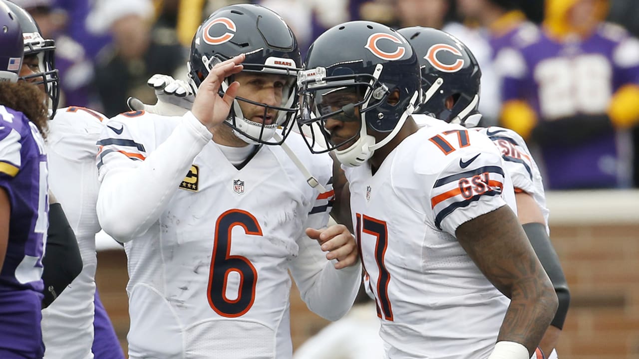 jay-cutler-alshon-jeffery-151224-spot.jpg