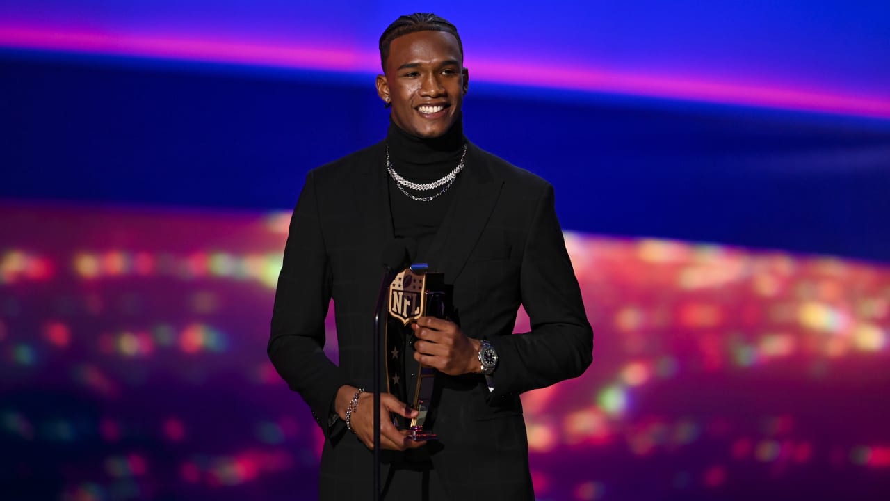 Dallas Cowboys quarterback Dak Prescott catches up with NFL Network's  Melissa Stark, Nate Burleson at NFL Honors red carpet