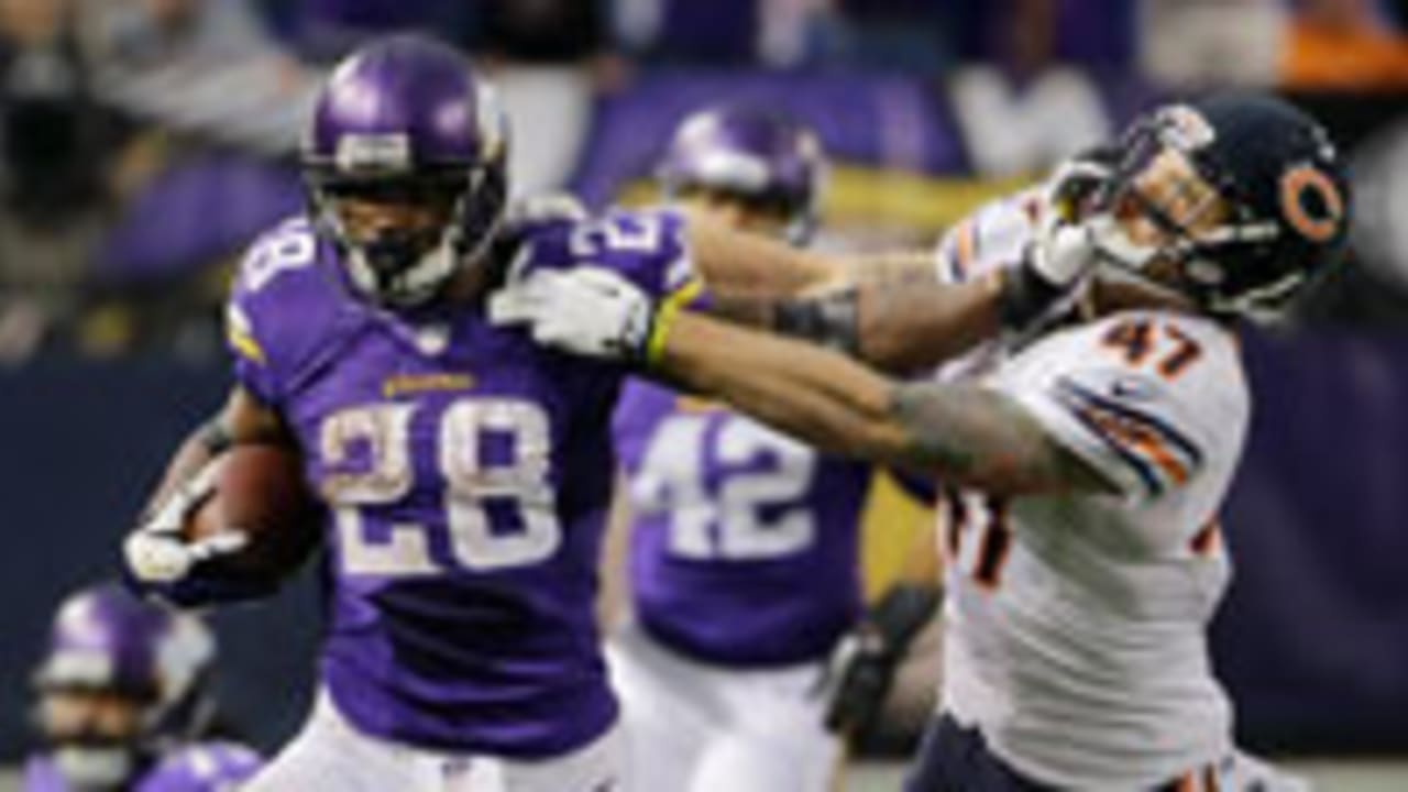 Minnesota Vikings' Steve Hutchinson (76) warms up against the