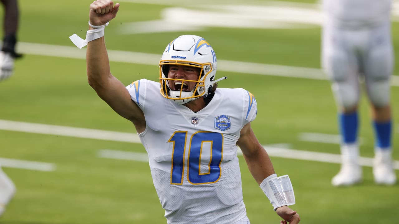 Los Angeles Chargers quarterback Justin Herbert rips LASER-BEAM TD