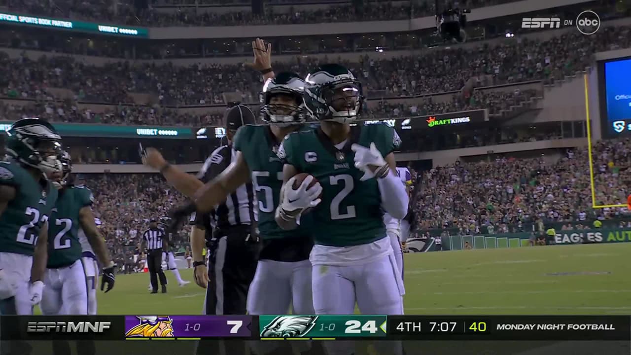 Vikings lose to Eagles 24-7 in another Monday night dud