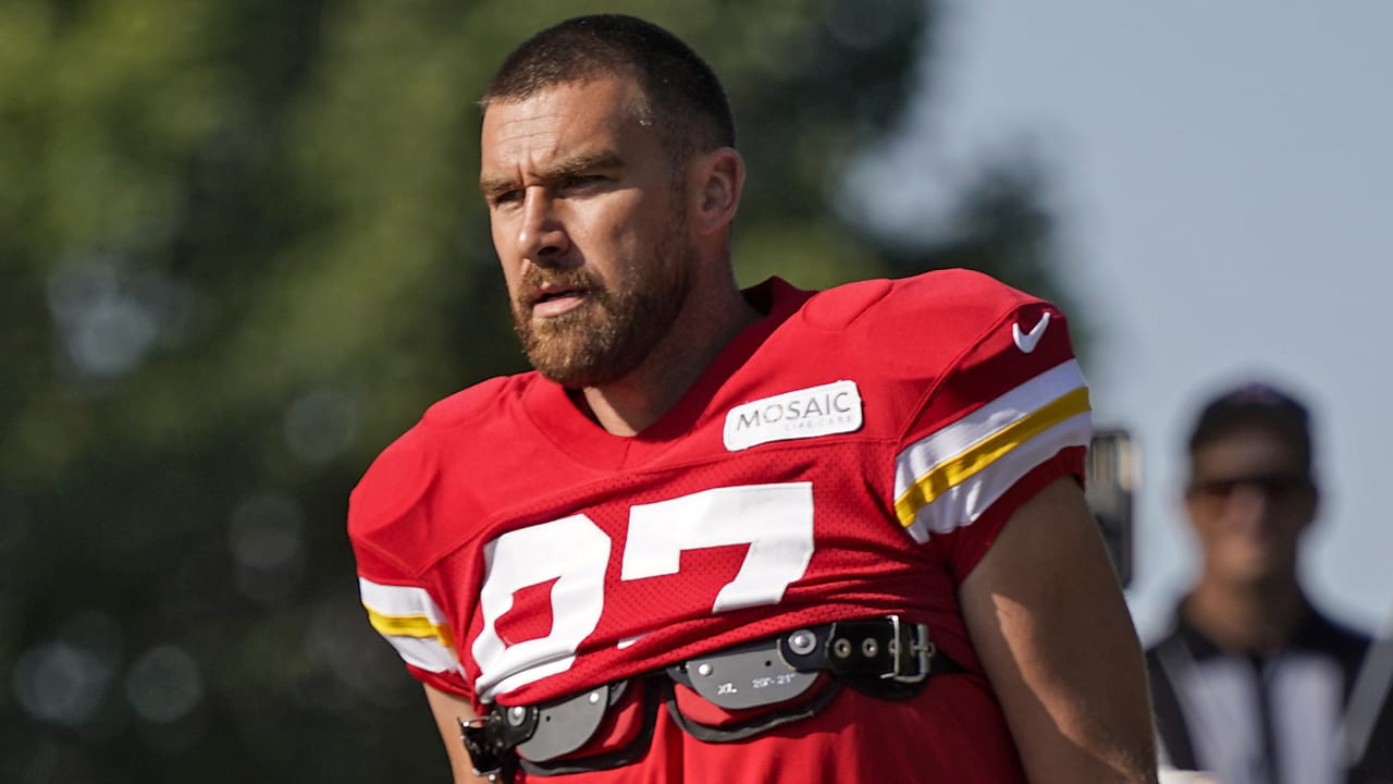 Chiefs TE Travis Kelce says he's got to 'be a better leader' after