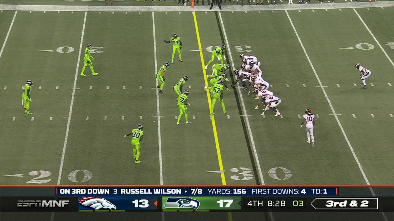 Jerry Jeudy catches 32-yard deep ball from Russell Wilson on third down