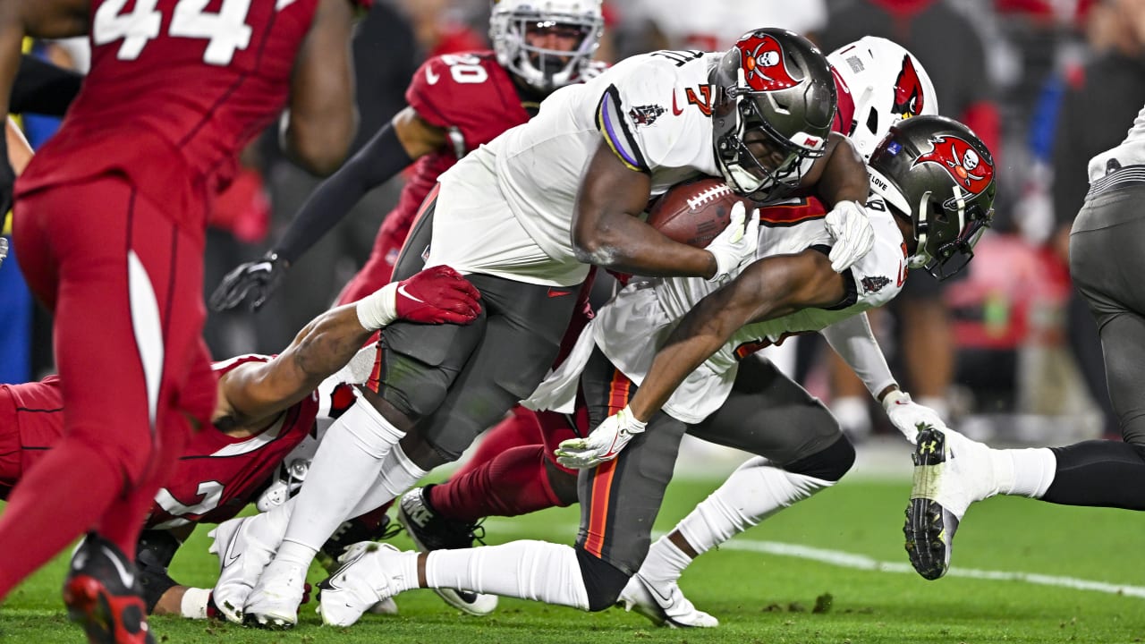 November 28, 2021: Tampa Bay Buccaneers running back Leonard Fournette (7)  runs with the ball for yardage during NFL football game action between the  Tampa Bay Buccaneers and the Indianapolis Colts at