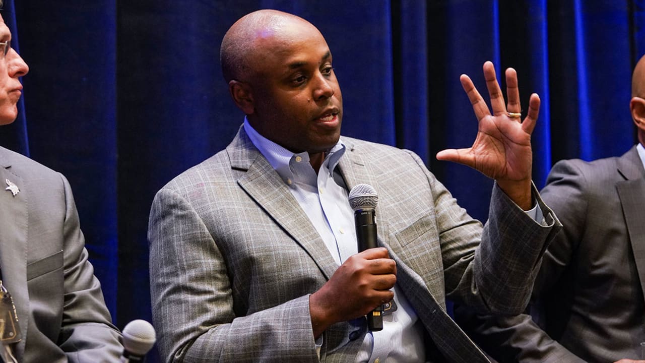 Quarterback Coaching Summit spotlights minority coaches