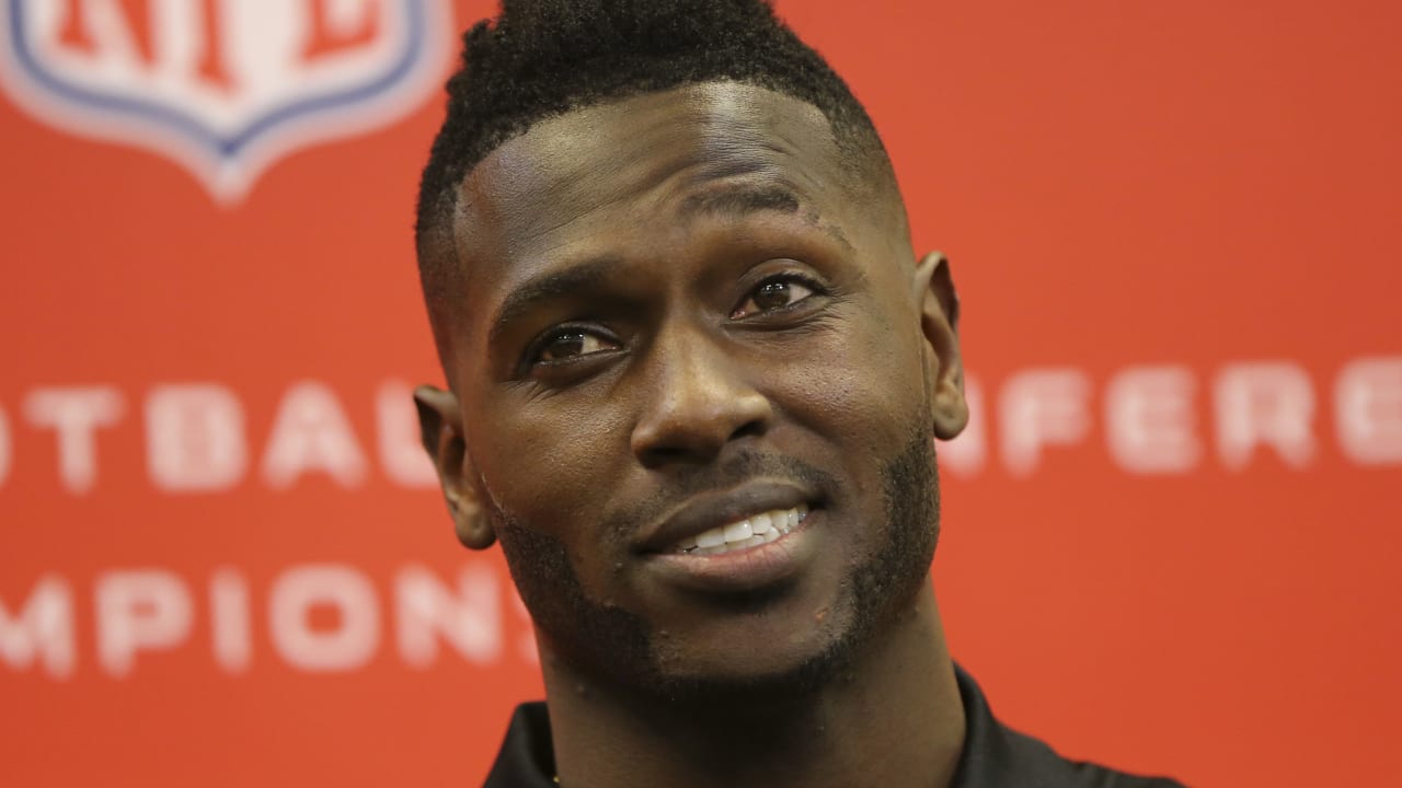 Antonio Brown posts emotional text message from Tom Brady on Snapchat