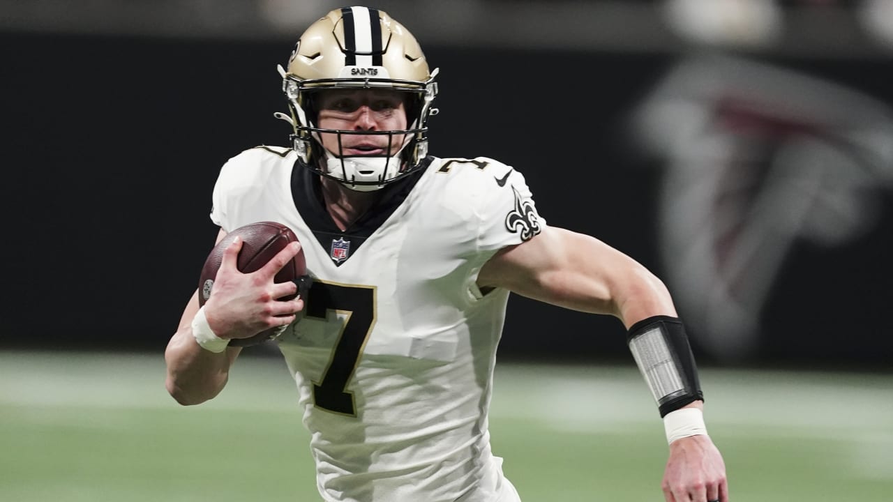 Taysom Hill injury: Saints QB suffers injury in Week 18