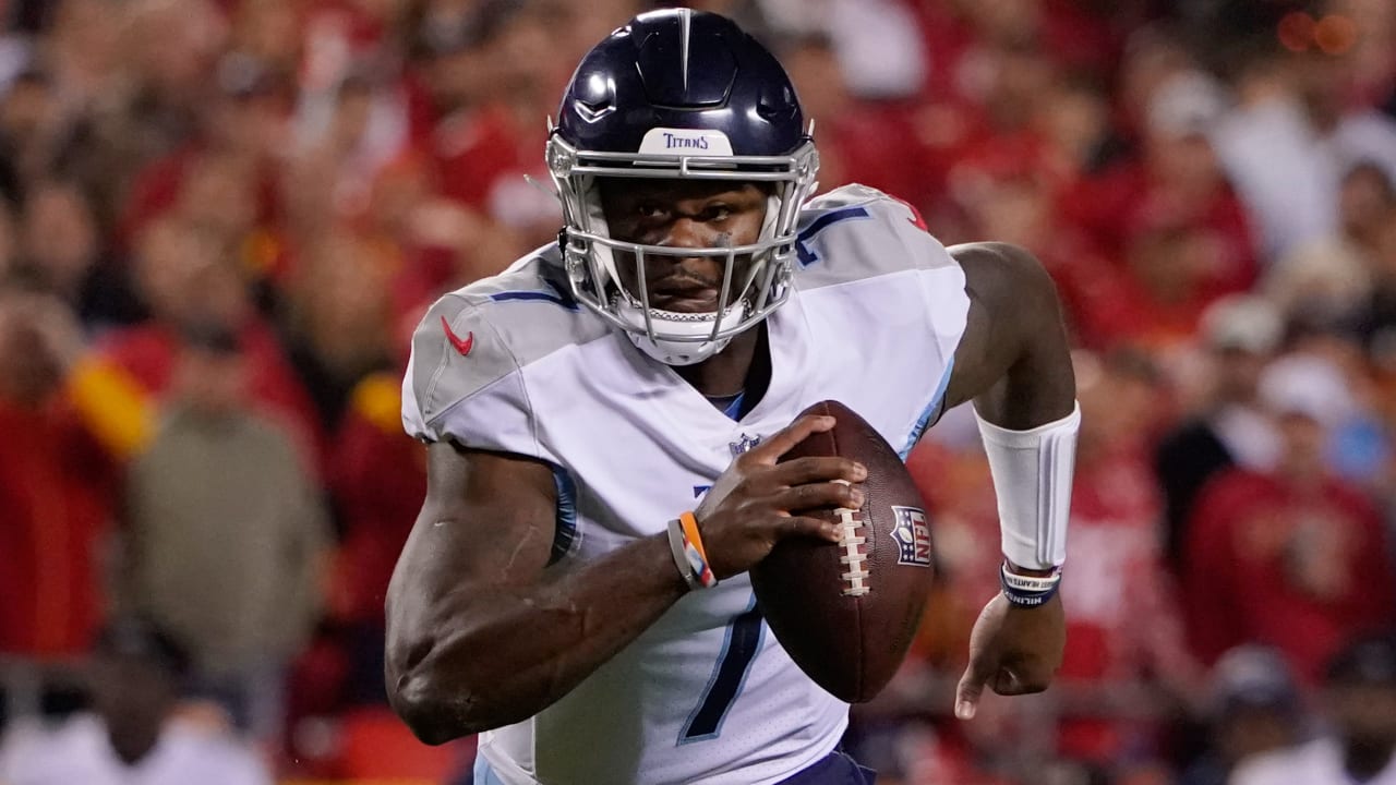 Rookie Titans QB Malik Willis sees his first NFL action in tough