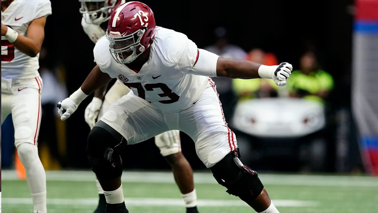 Top prospect Alabama OT Evan Neal intends to enter 2022 NFL Draft