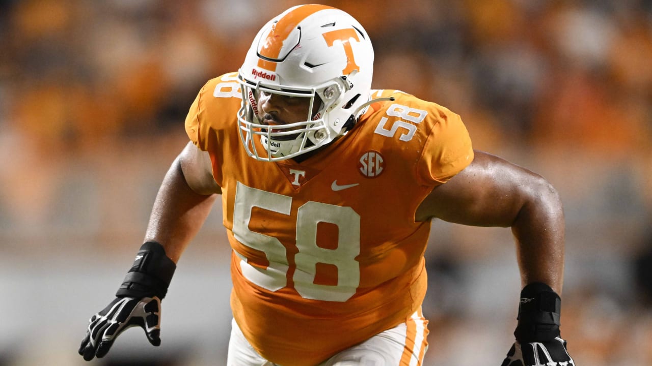 Dallas Cowboys add Tennessee OL Darnell Wright to top-30 list