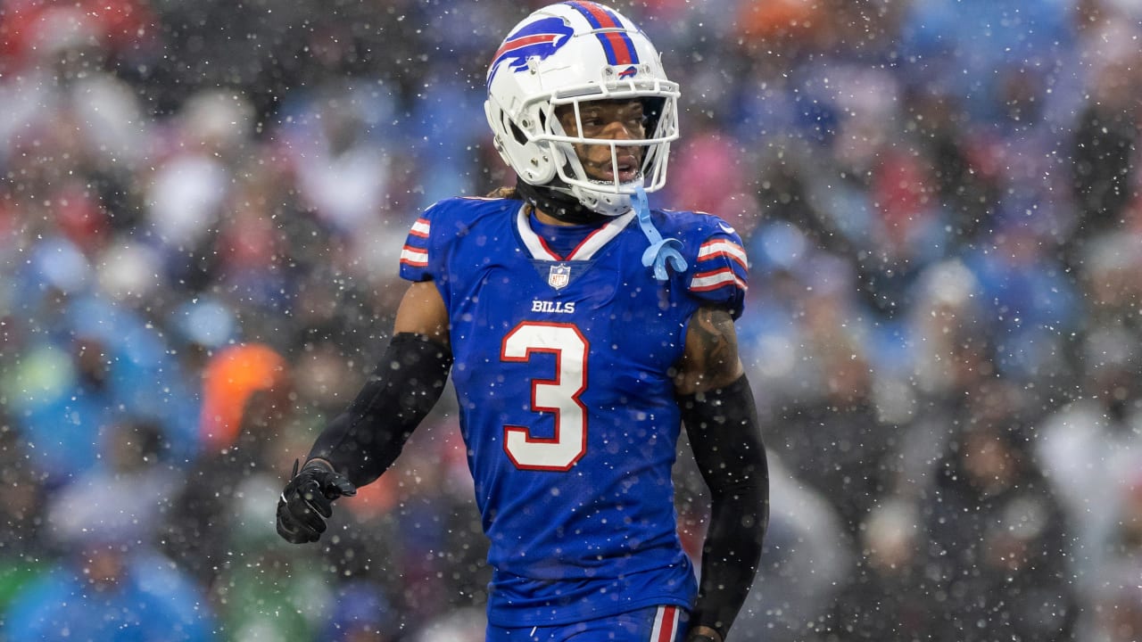 Damar Hamlin's uncle says the Buffalo Bills player has lung damage and is  still on a ventilator - CBS News