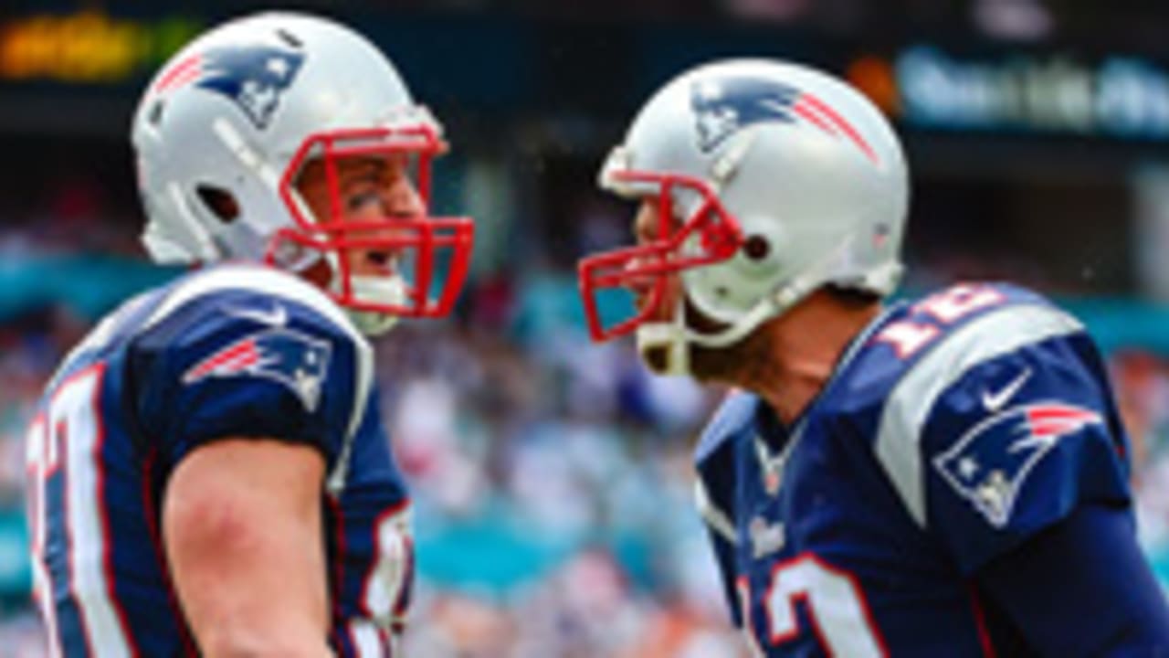 Gronk-Brady-141006-SL.jpg