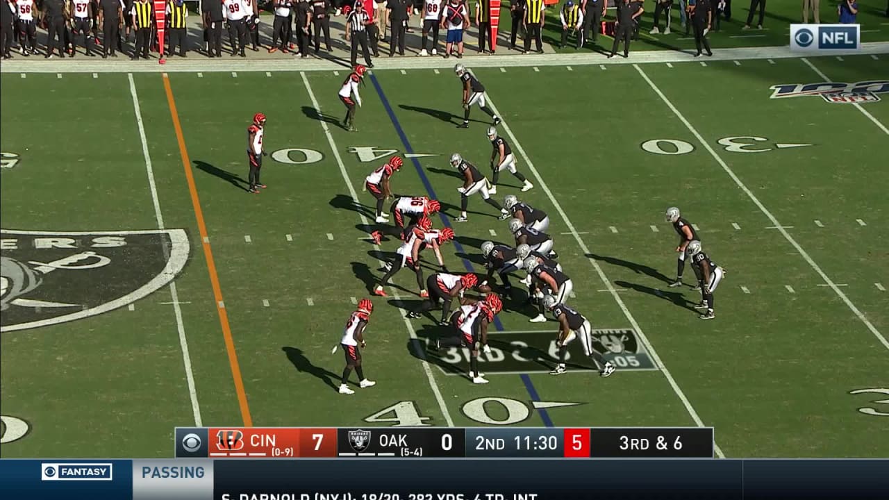 Derek Carr floats 20-yard pass in between three defenders to Tyrell ...