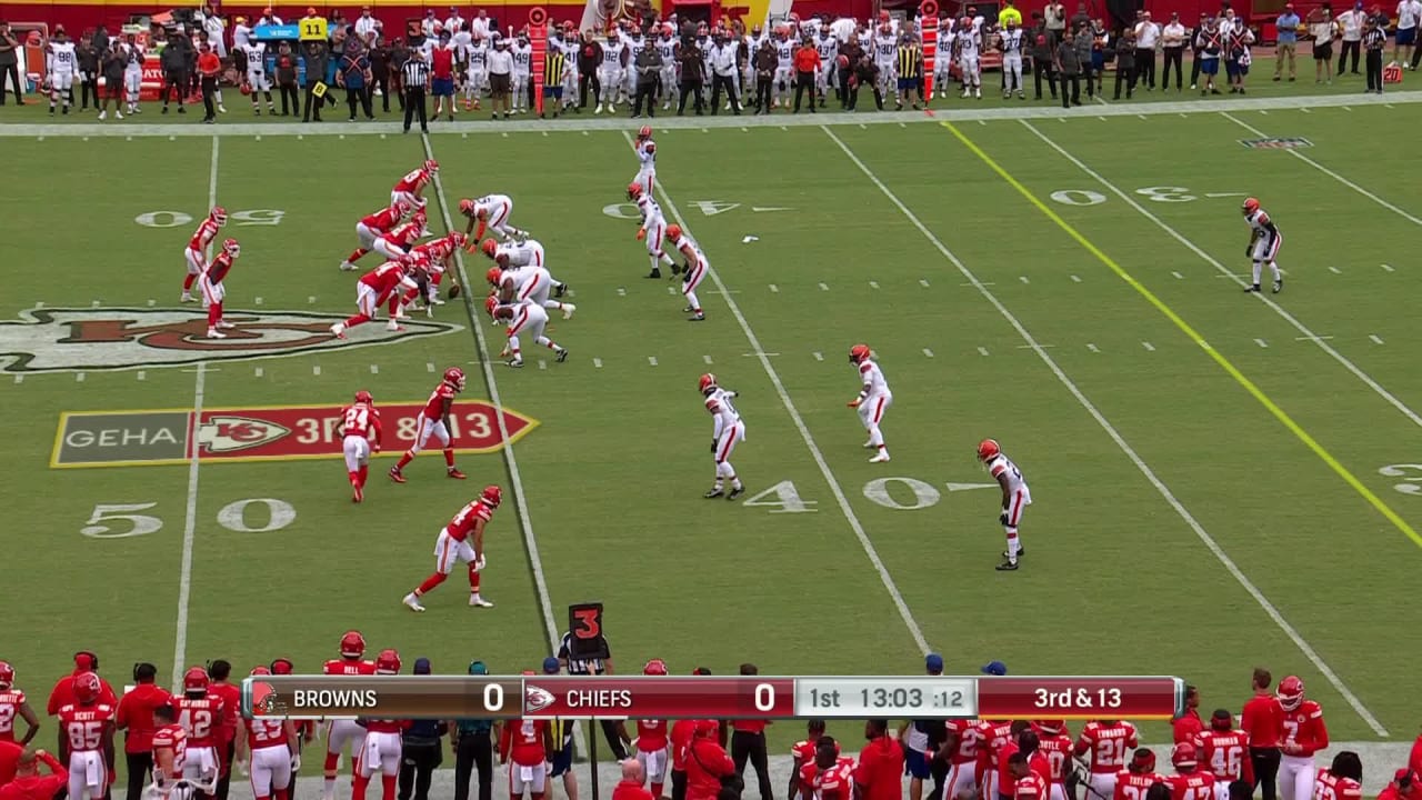 Kansas City Chiefs running back Jerick McKinnon takes screen 23 yards