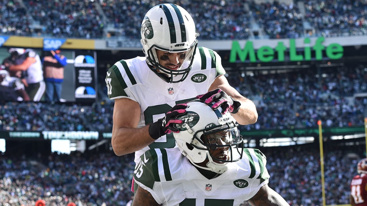 Jets-celebrating-151019-SL.jpg