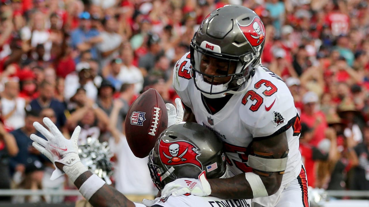 Buccaneers safety Mike Edwards has pick-six in win over Saints