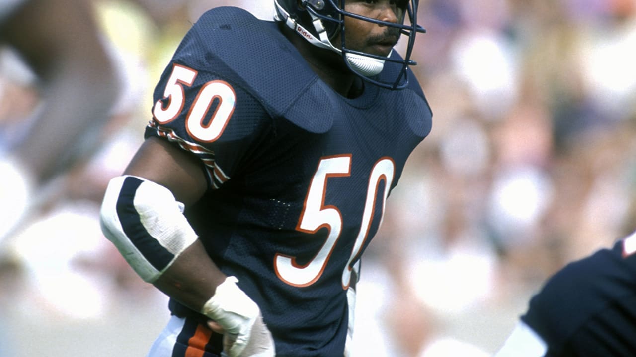 Mike Singletary of the Chicago Bears in action during an NFL