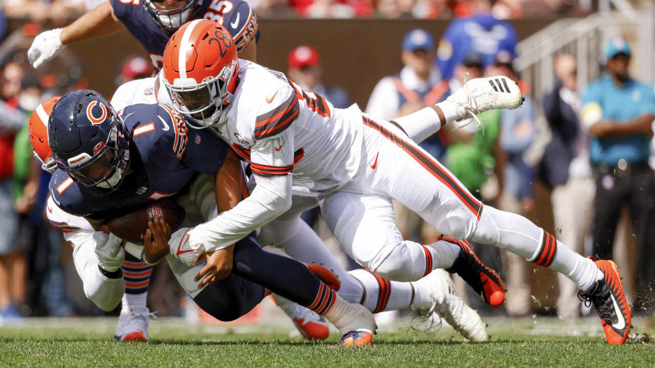 Which jersey number has Browns LB Jeremiah Owusu-Koramoah switched to for  2023? 