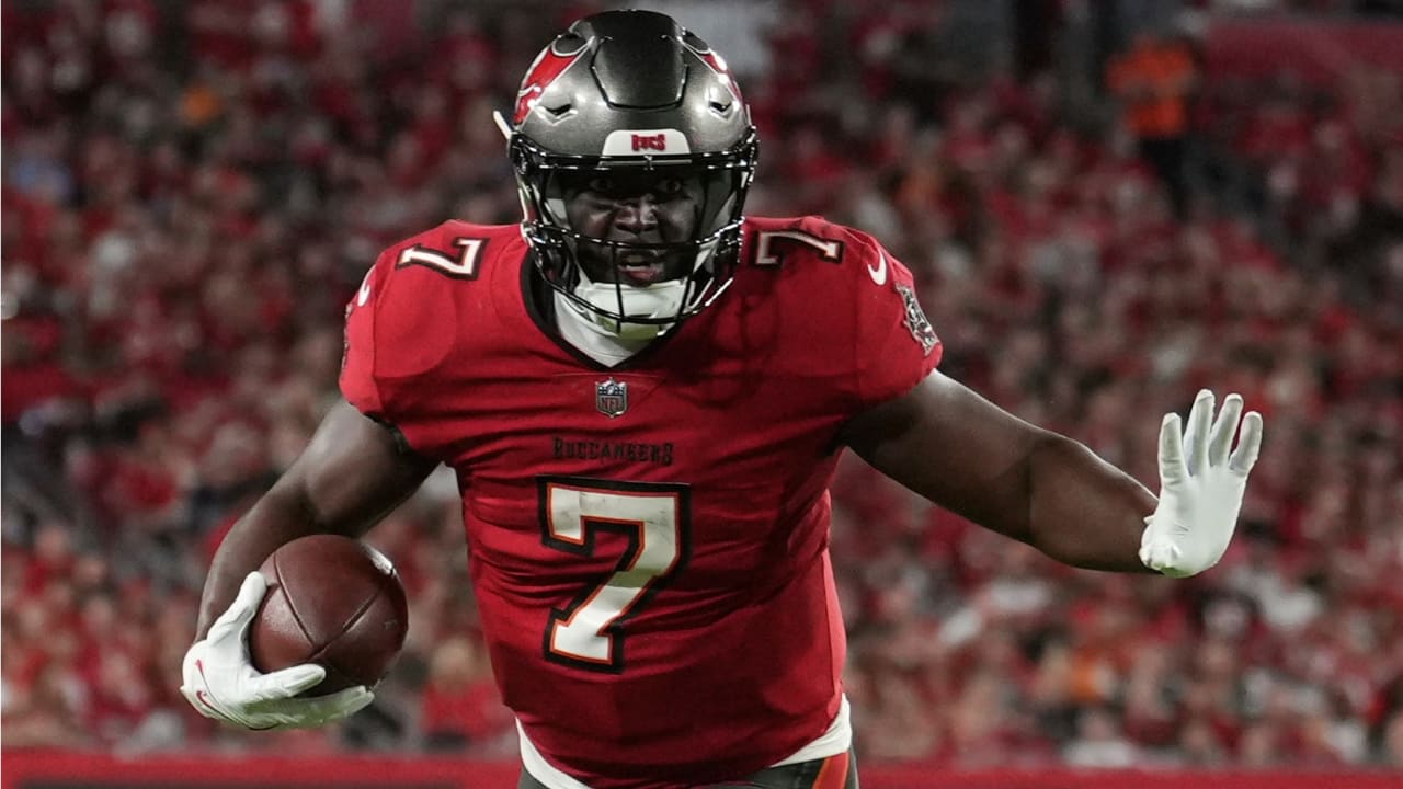 Bucs' RB Leonard Fournette doubtful to return against Seahawks