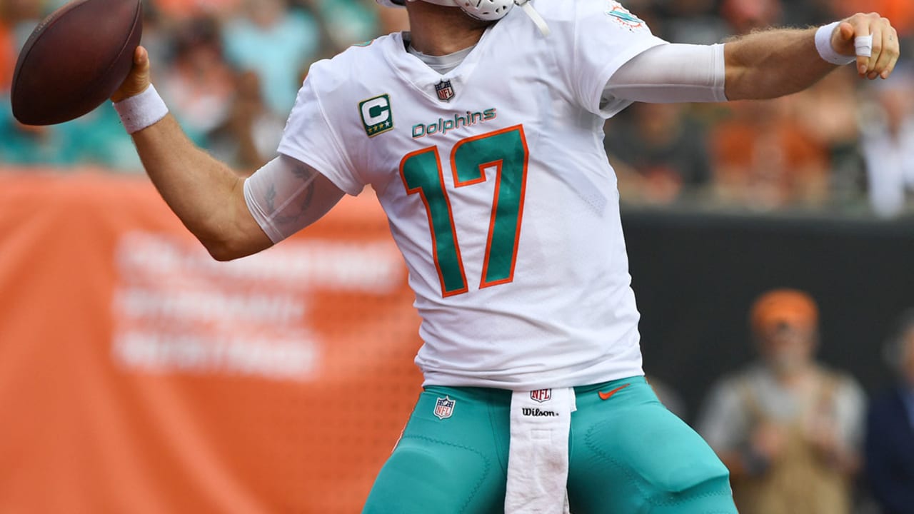 Ryan Tannehill 181107-sl.jpg
