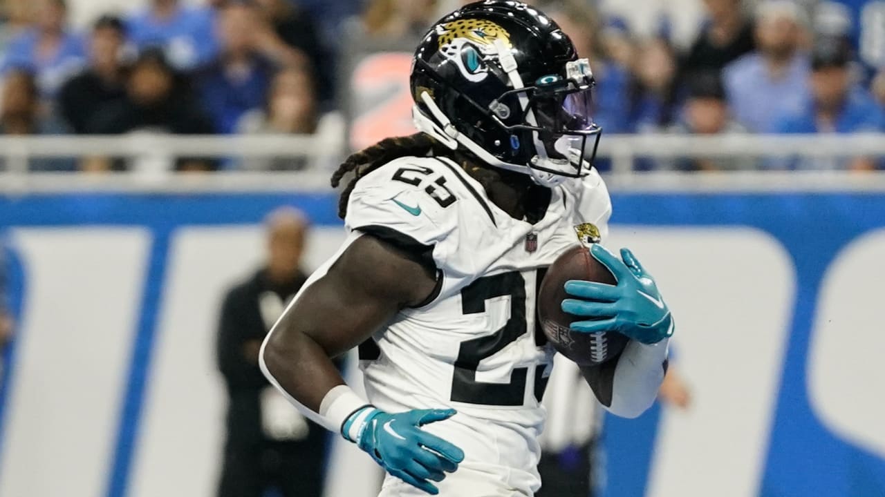 Jacksonville Jaguars running back D'Ernest Johnson goes untouched on