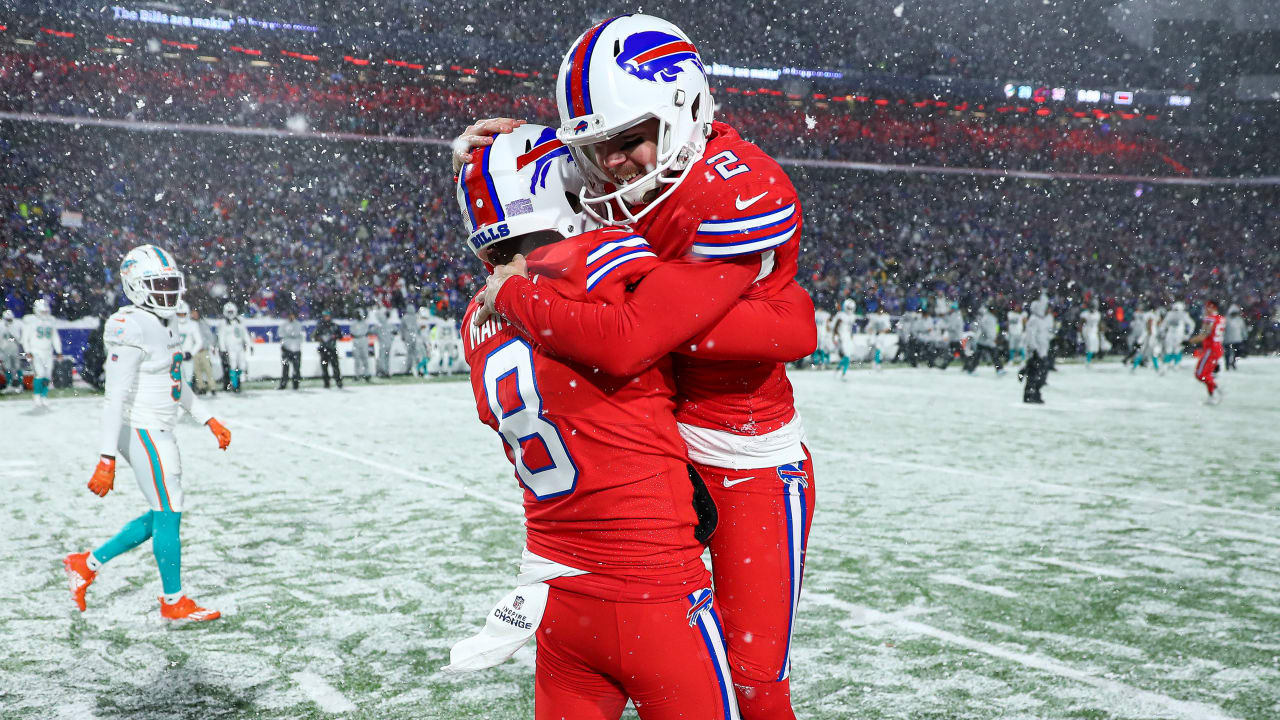 Buffalo Bills kicker Tyler Bass' game-winning 25-yard FG sparks Bills' snow-slide  celebration